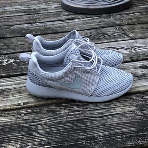 Nike trainer Roshe run air max jordan brand new size 8.5